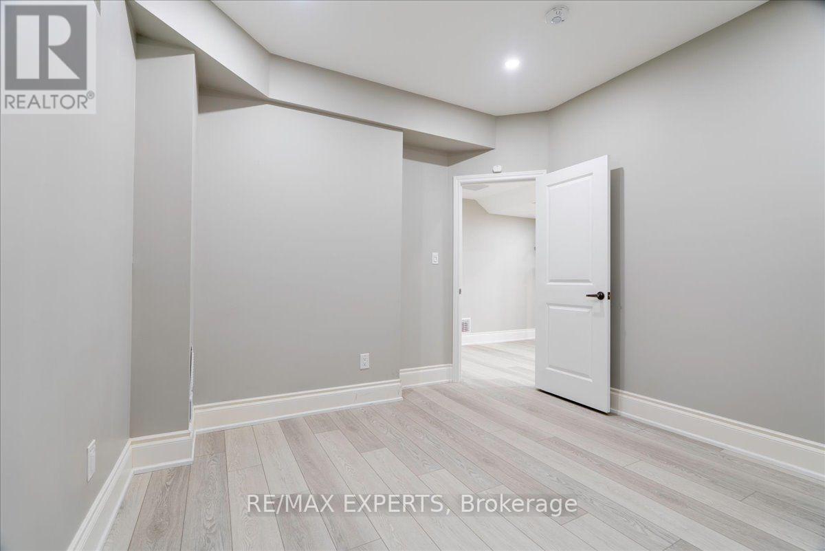 22 TRAVERS GATE - Image 38