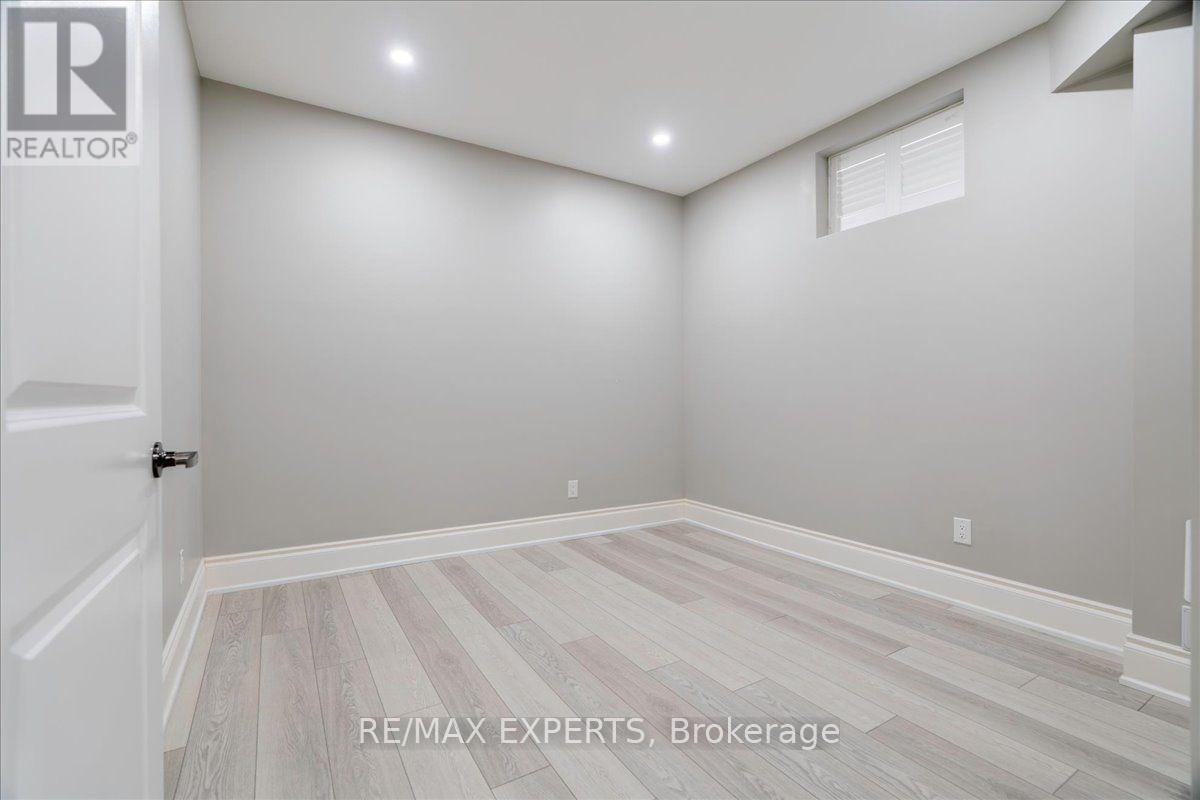22 TRAVERS GATE - Image 39