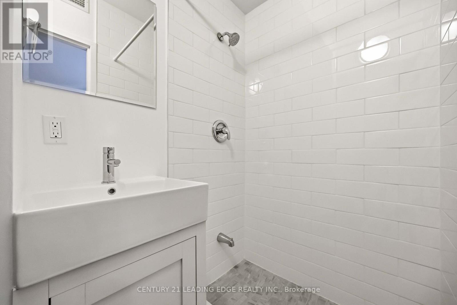 1 A Leonard Avenue — photo 16