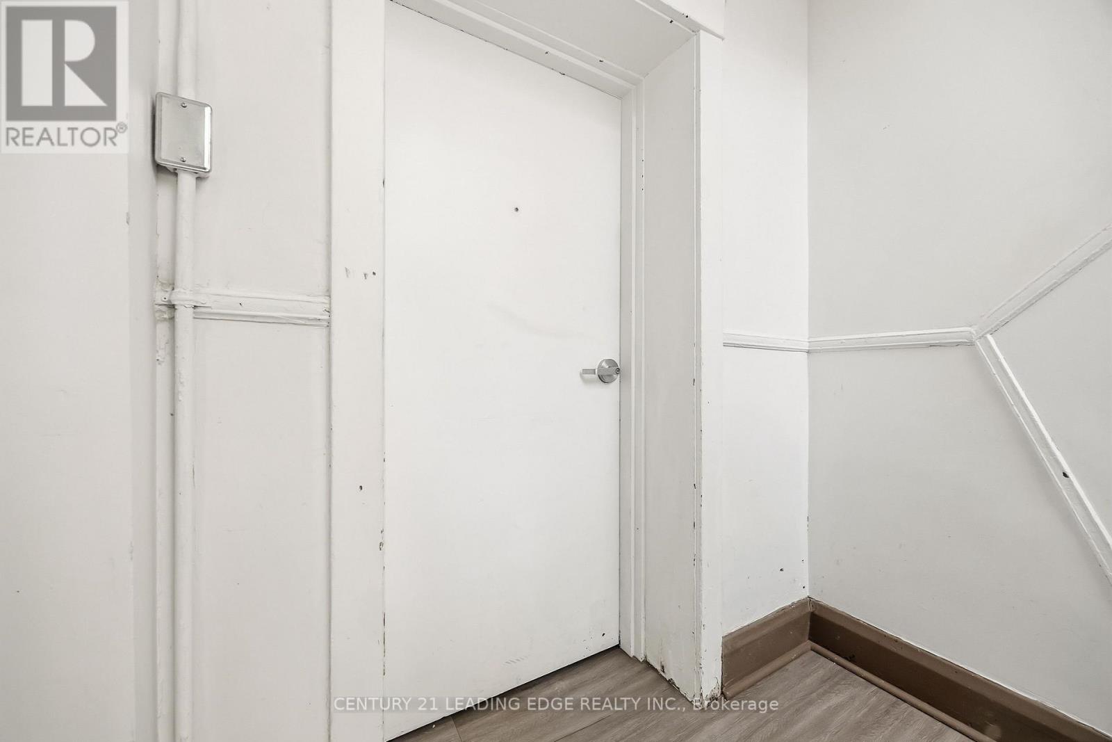 1 A Leonard Avenue — photo 31