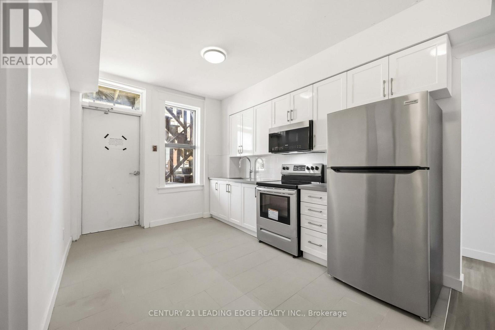#3 1 A Leonard Avenue, Toronto (Kensington-Chinatown), Ontario, M5T2P8, Toronto (Kensington-Chinatown), Ontario — photo 4 of 5
