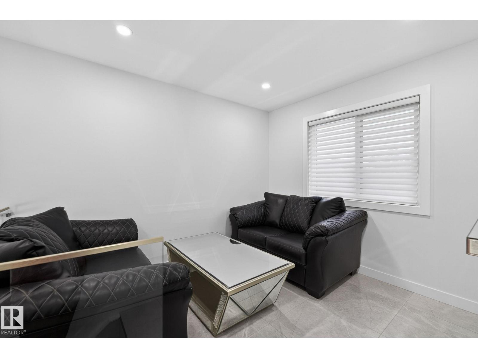 7304 164 AV NW - Image 32