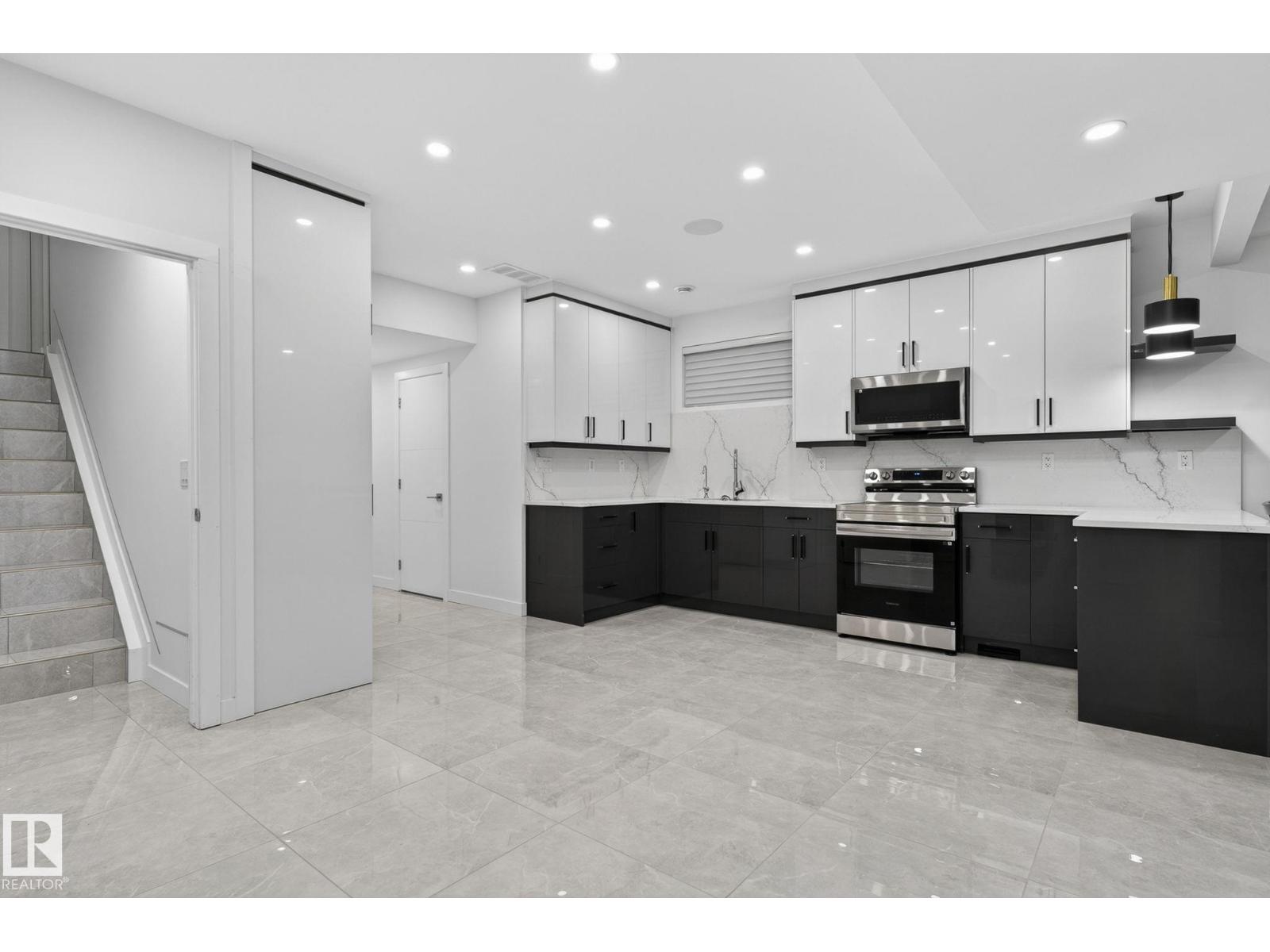 7304 164 AV NW - Image 44