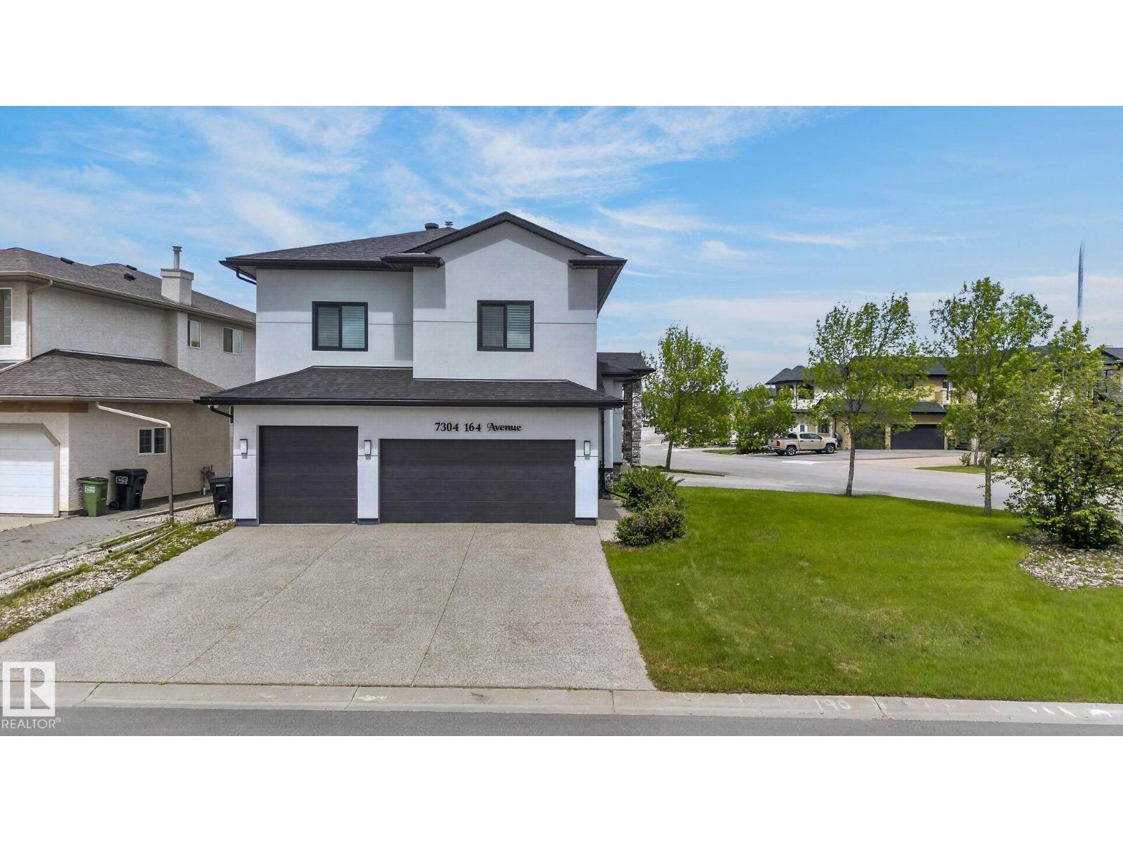 7304 164 AV NW - 75
