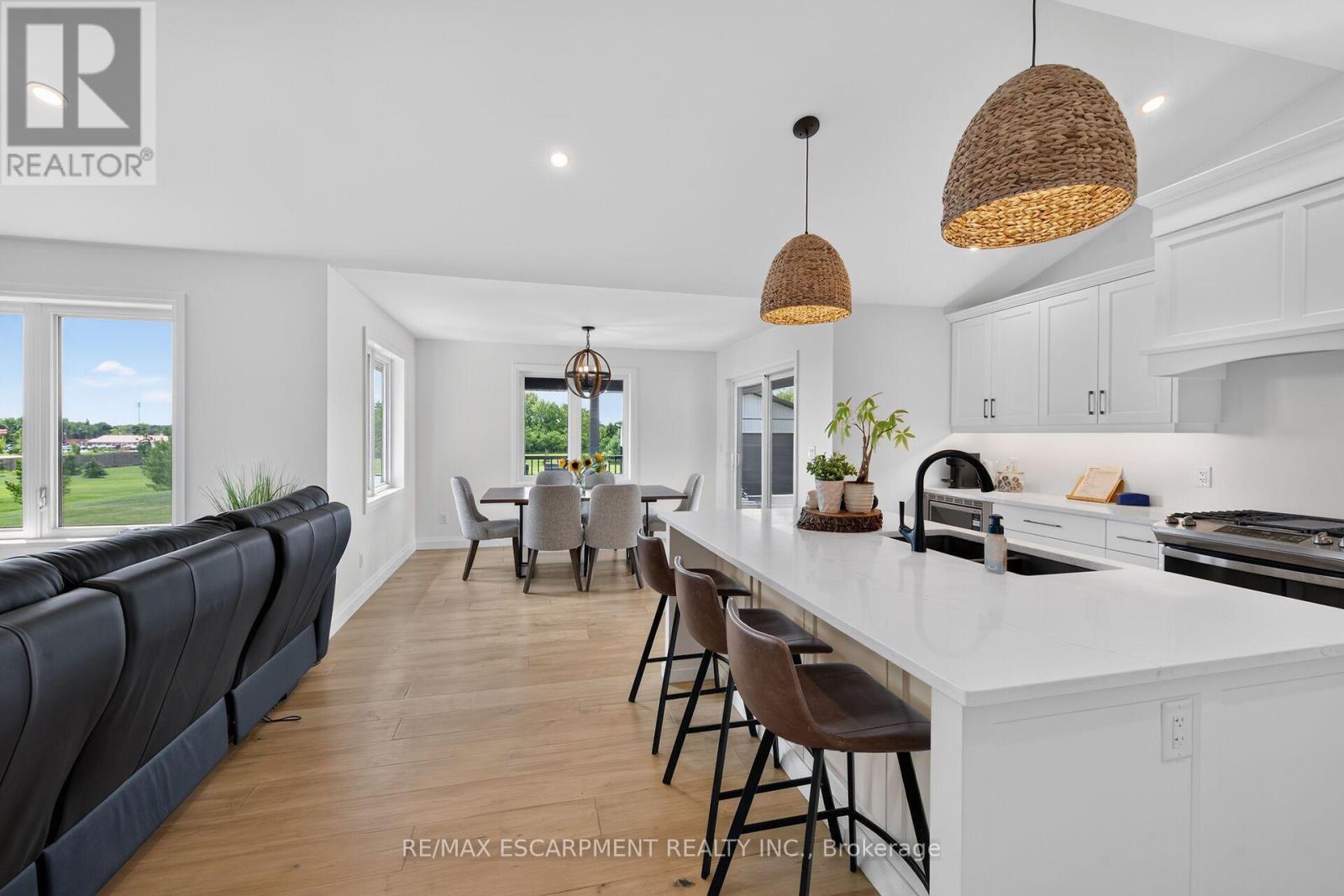 33 MONTURE STREET N - Image 12