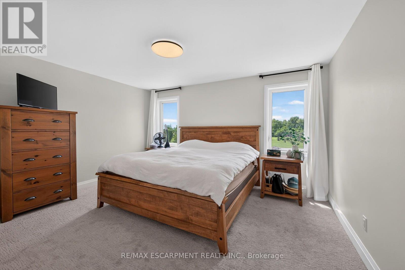 33 MONTURE STREET N - 16