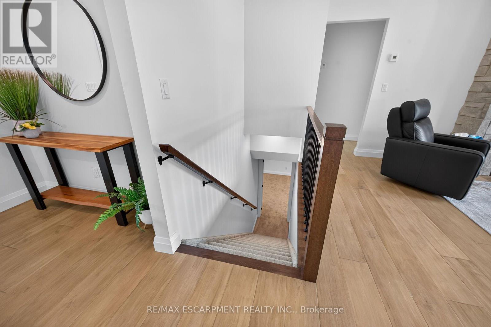 33 MONTURE STREET N - Image 25