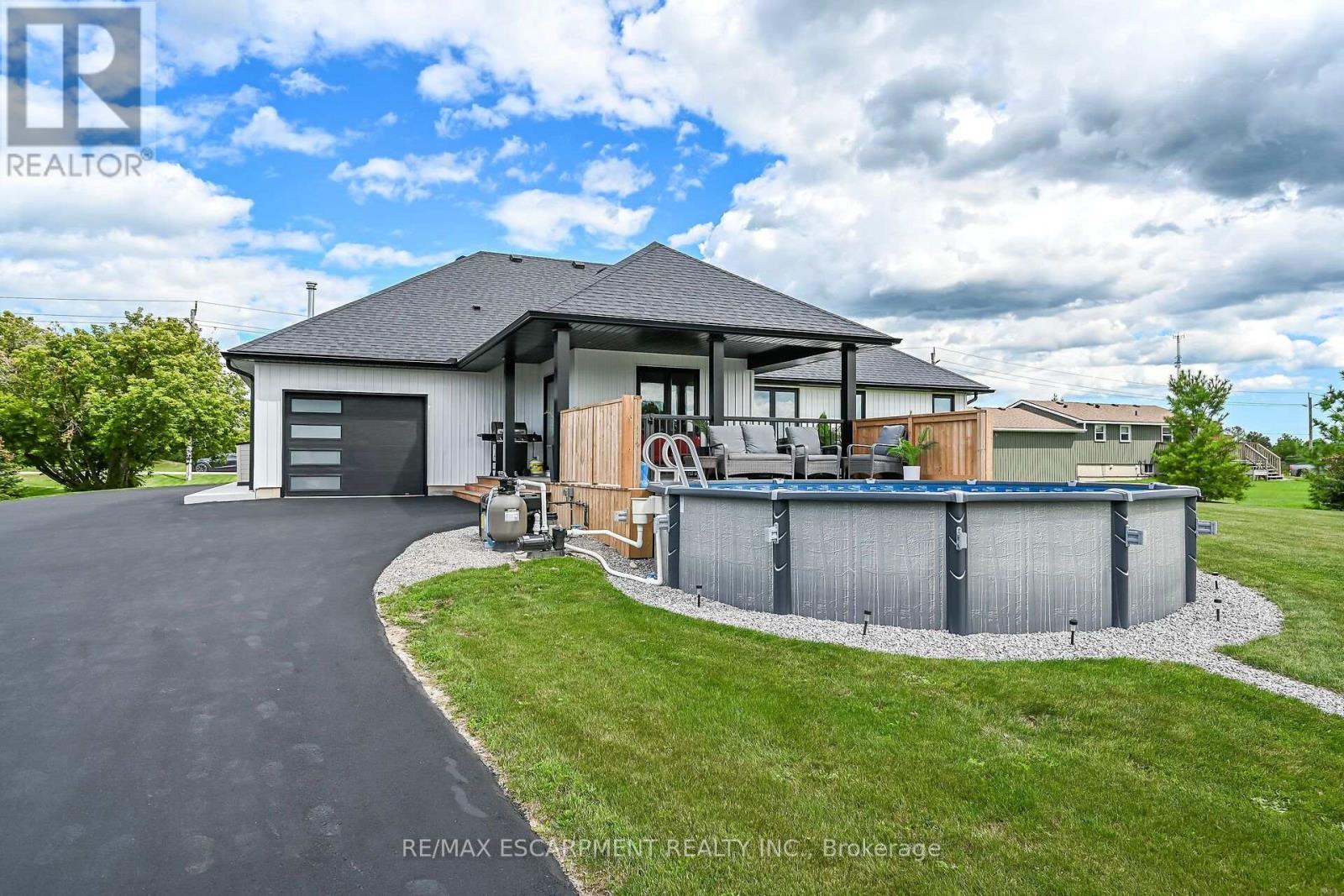 33 MONTURE STREET N - 39