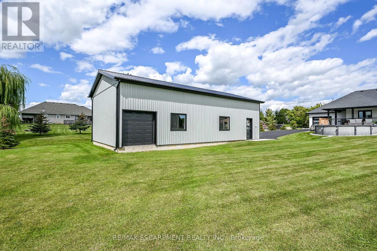 33 MONTURE STREET N - Image 43