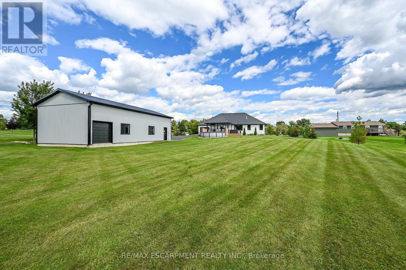 33 MONTURE STREET N - Image 44
