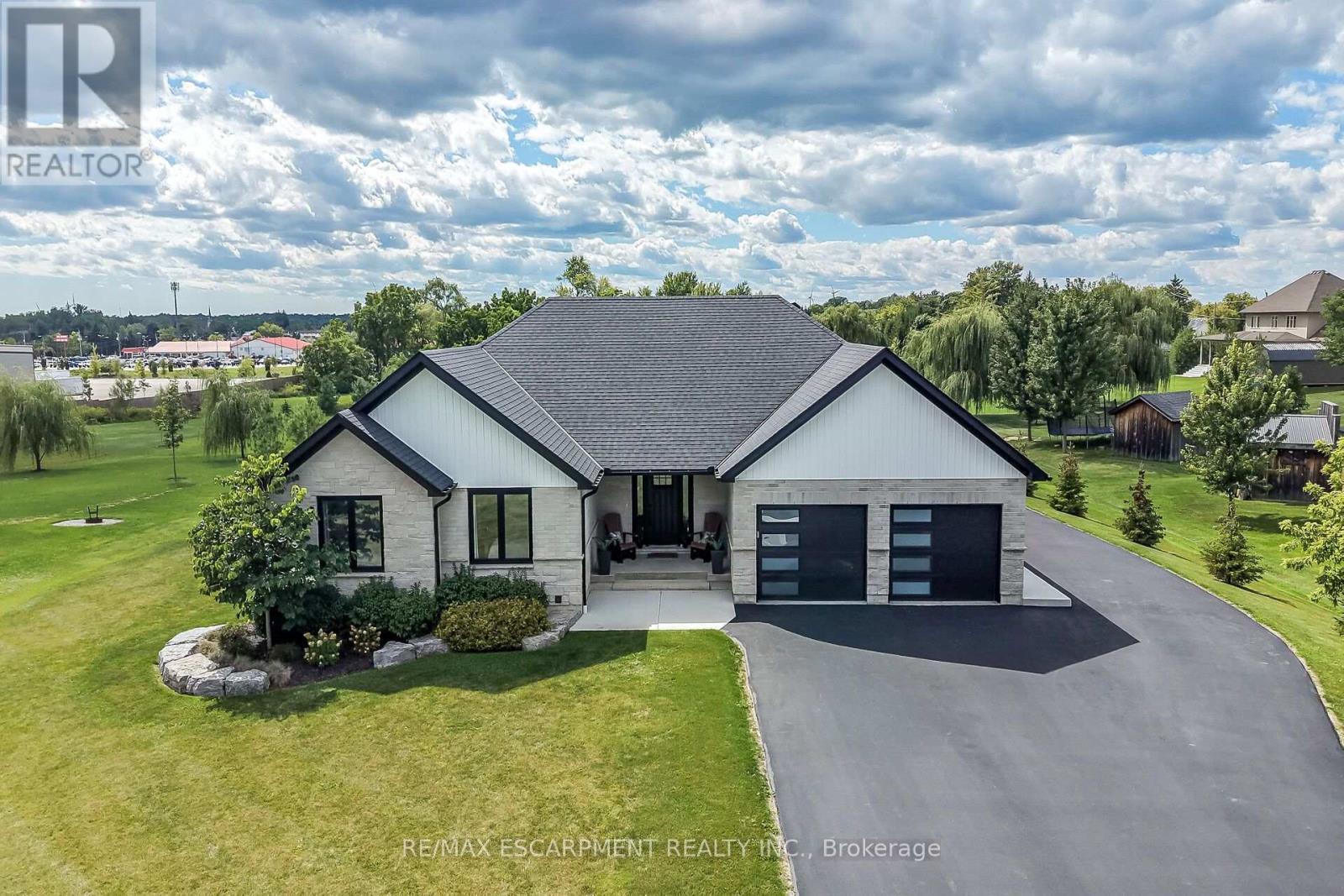 33 MONTURE STREET N - 48