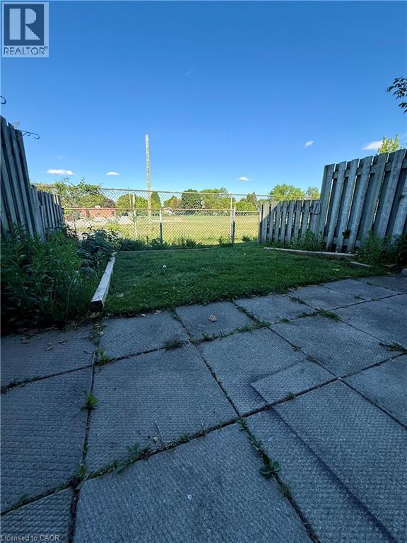 #30 25 UPPER CANADA Drive - 11