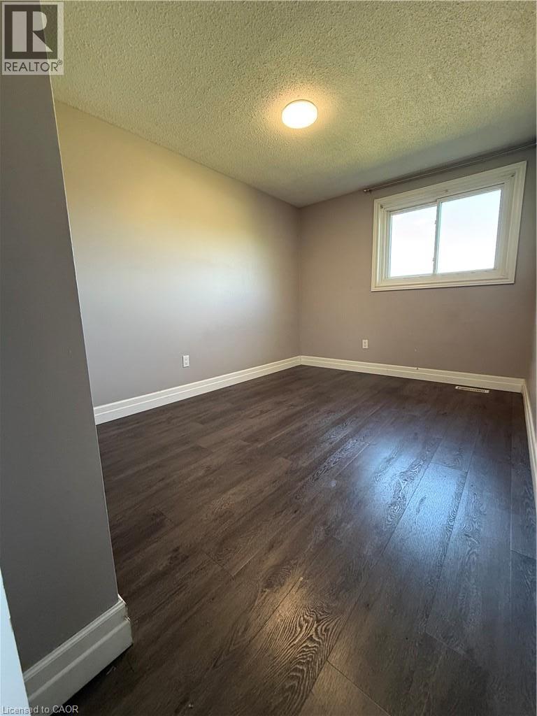 #30 25 UPPER CANADA Drive - 12