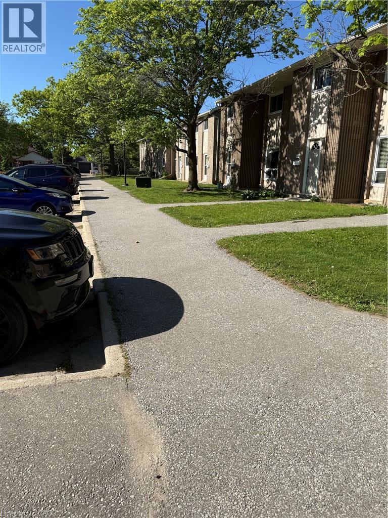 #30 25 UPPER CANADA Drive - 17