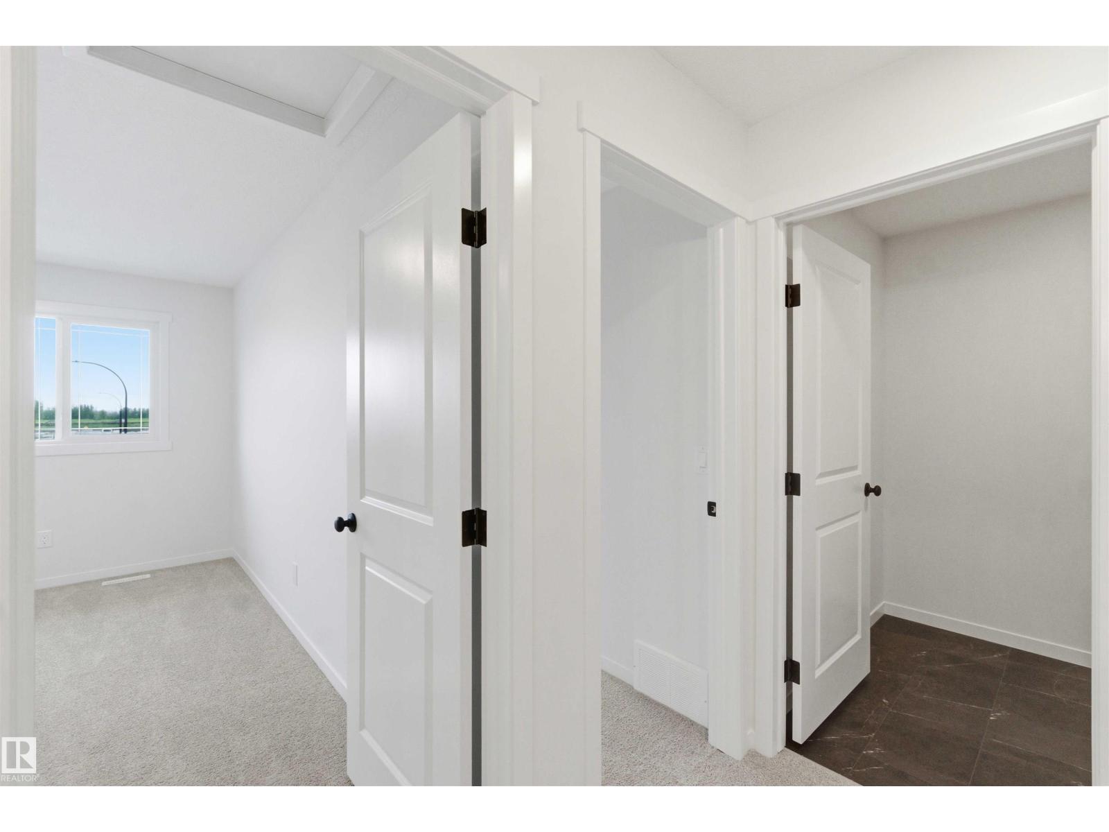1084 MCLEOD AV - 20