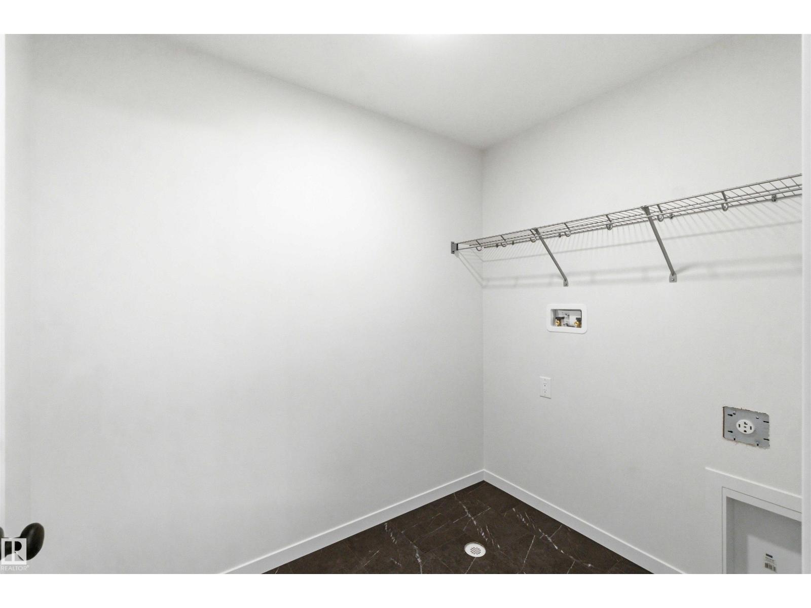 1084 MCLEOD AV - 26