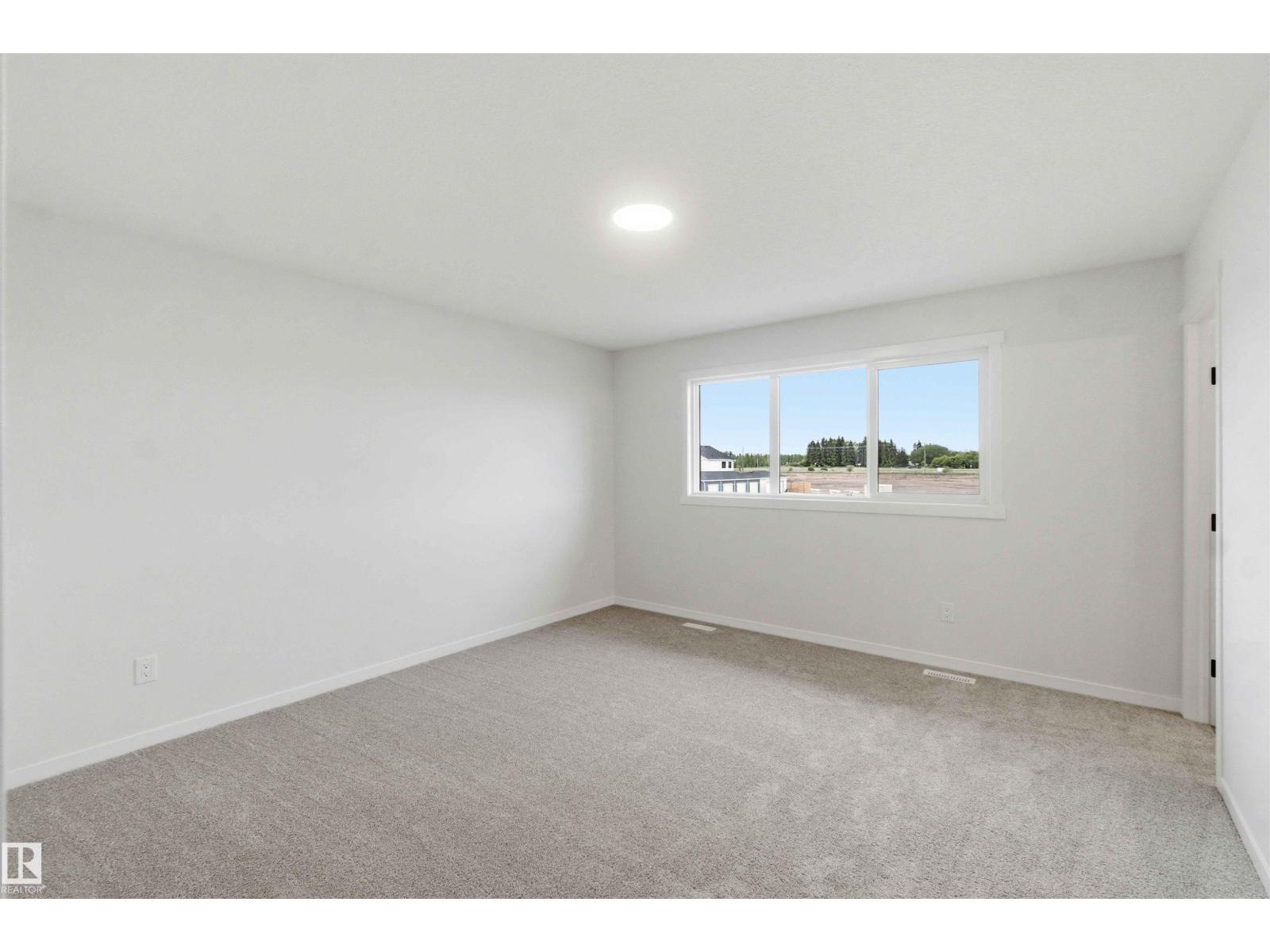 1084 MCLEOD AV - 28