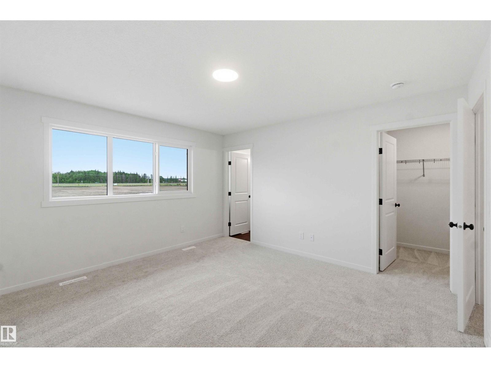 1084 MCLEOD AV - 29
