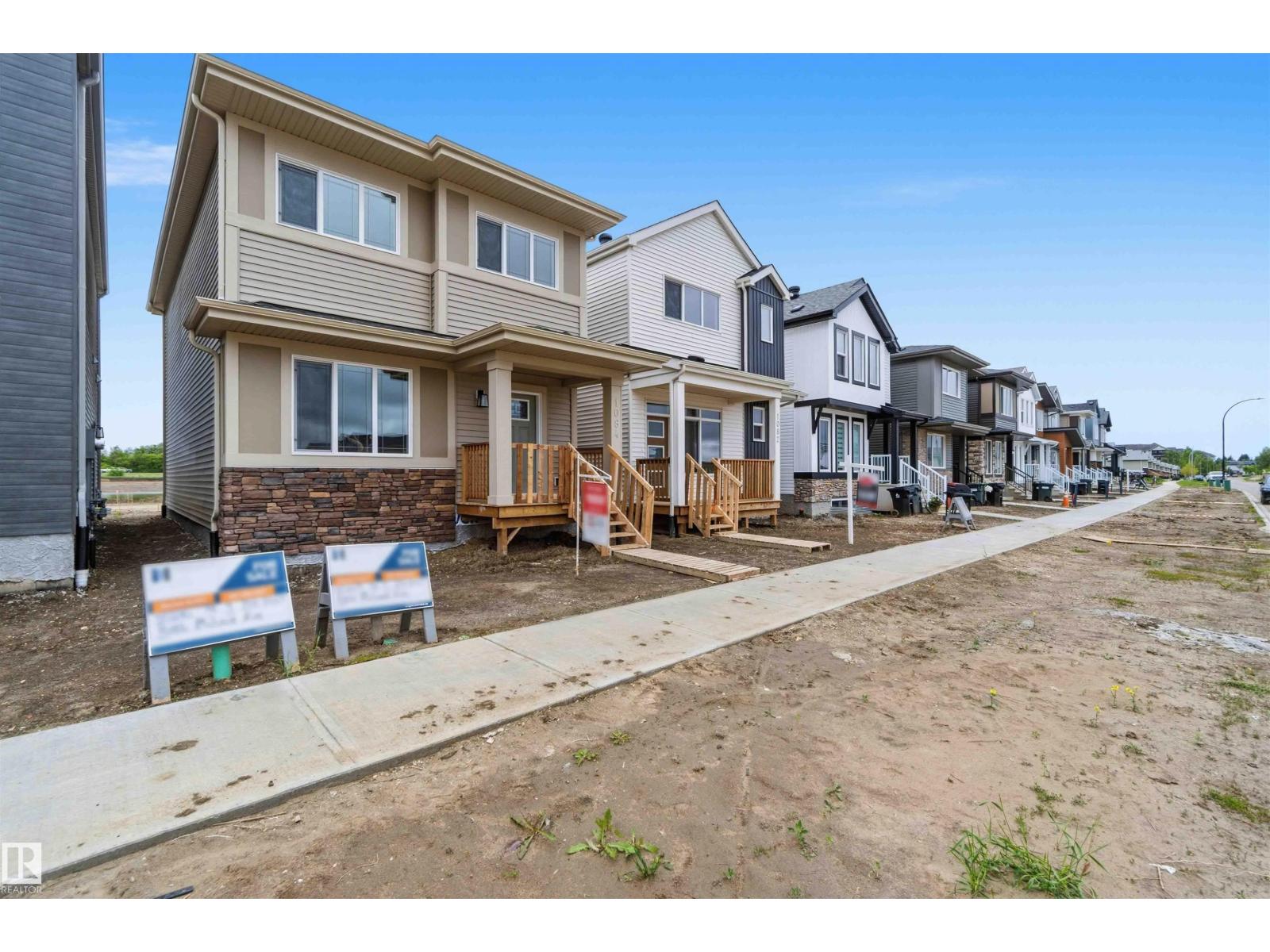 1084 MCLEOD AV - 3