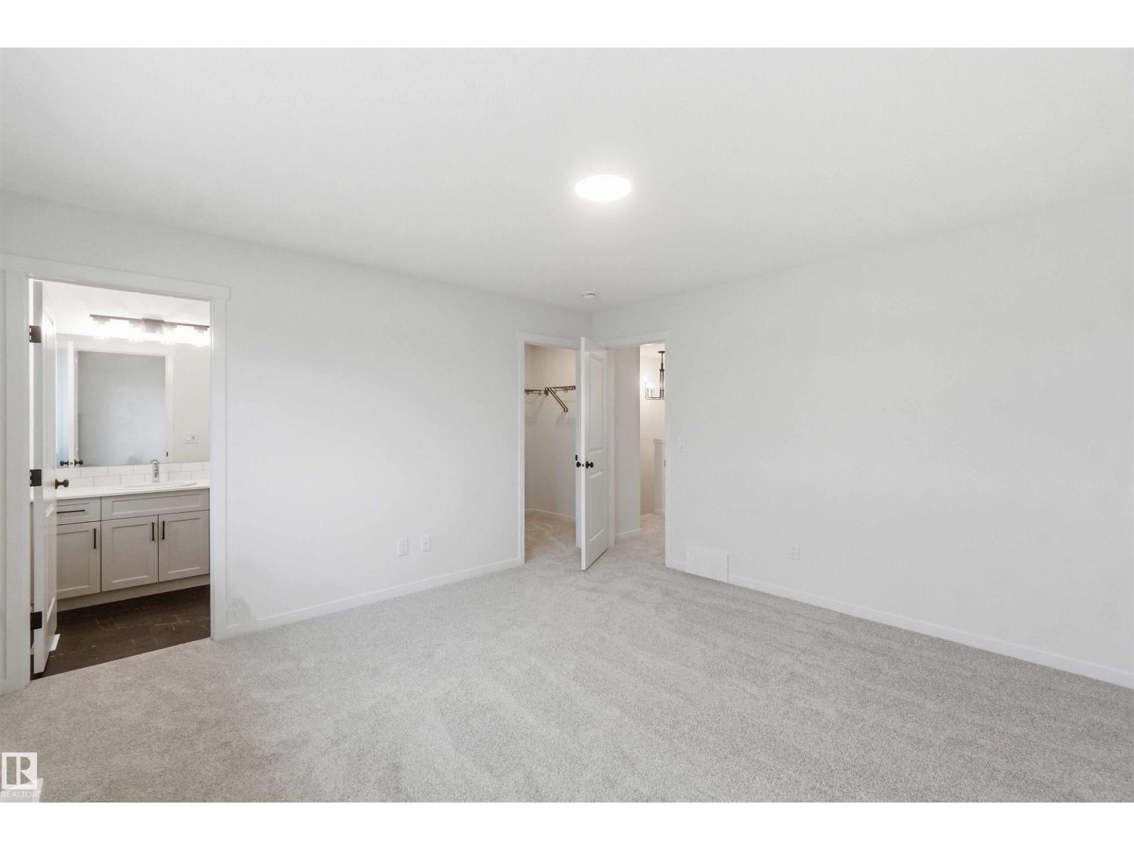 1084 MCLEOD AV - 30