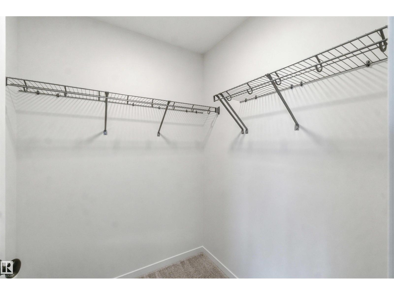 1084 MCLEOD AV - 32