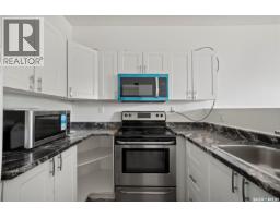 Living room - 1337 Athol Street, Regina, SK S4T3C6 Photo 7
