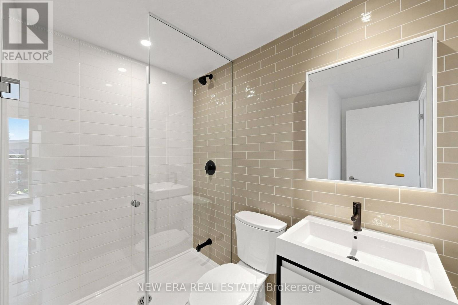 #301 150 LOGAN AVENUE - Image 5
