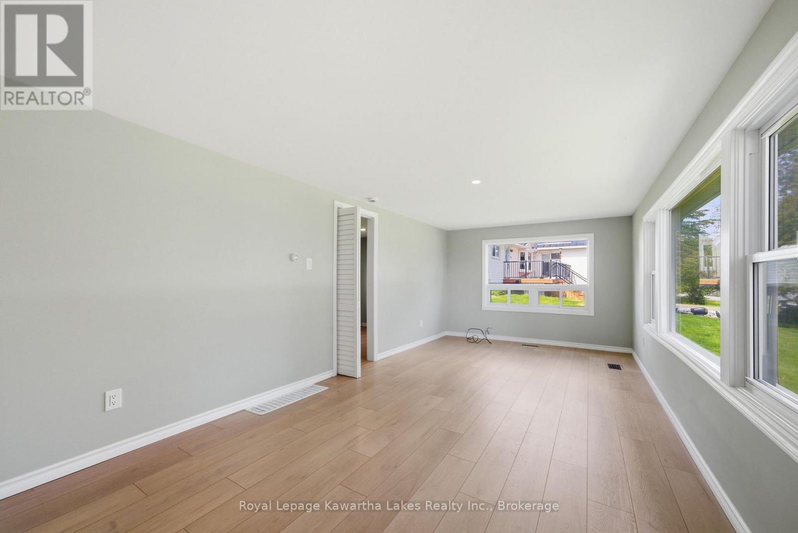 16 MARILYN CRESCENT - 12
