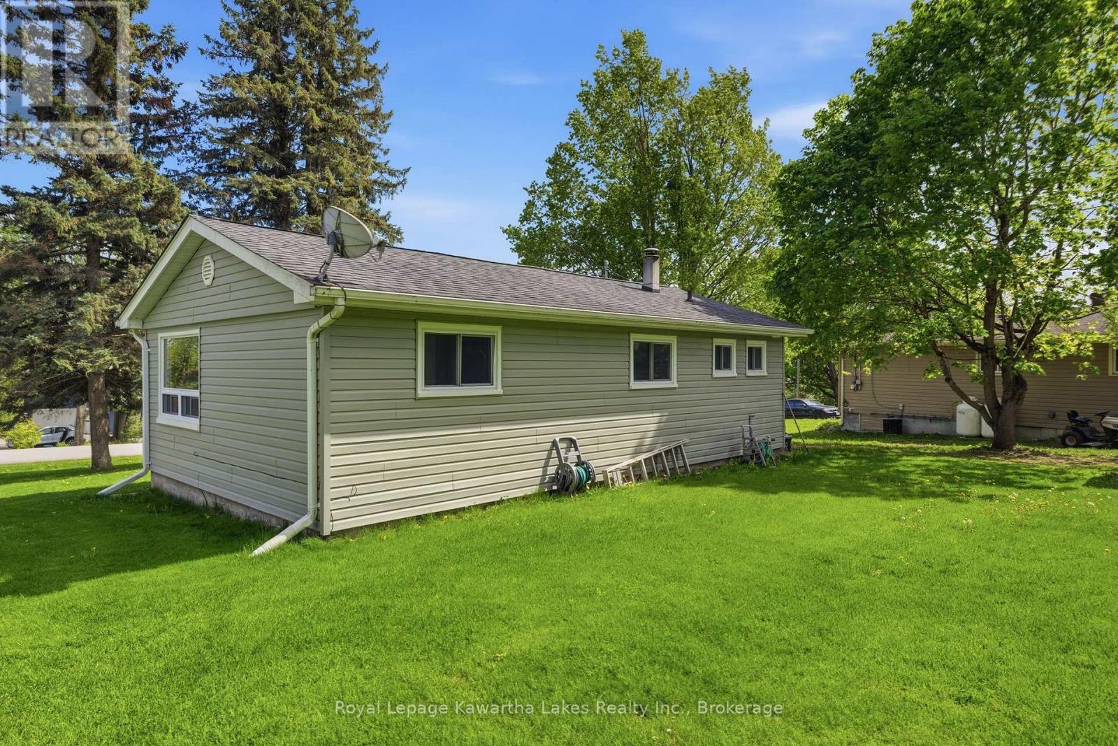 16 MARILYN CRESCENT - 28
