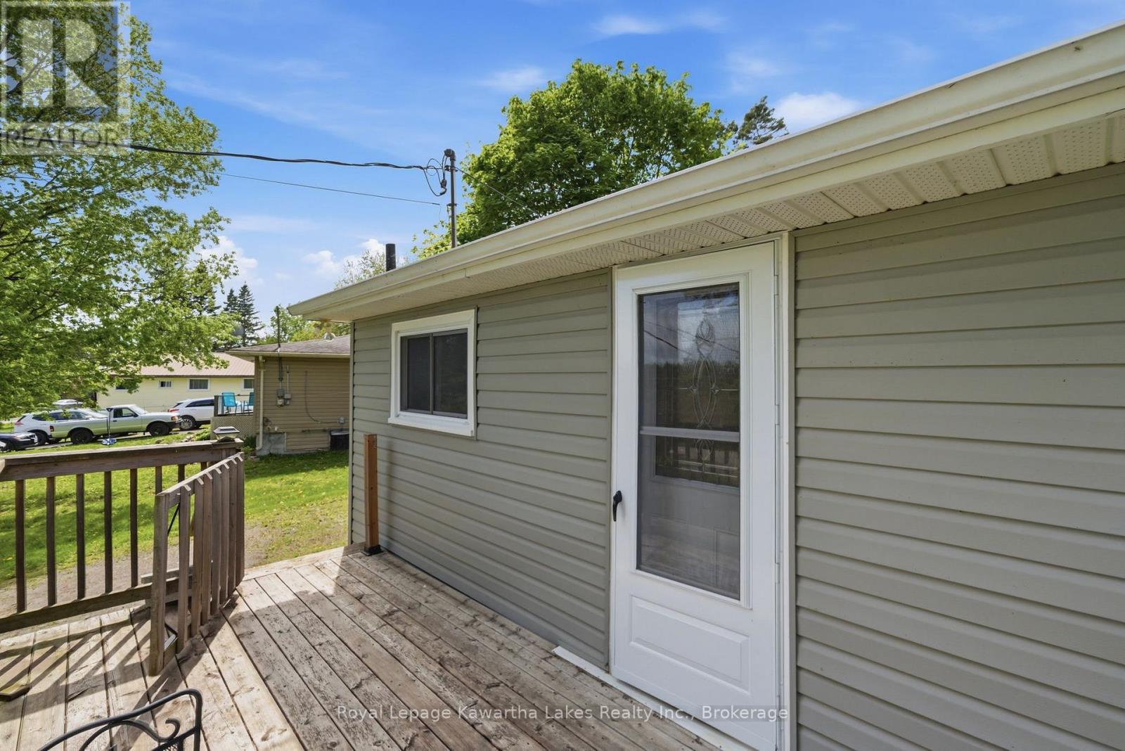 16 MARILYN CRESCENT - 34