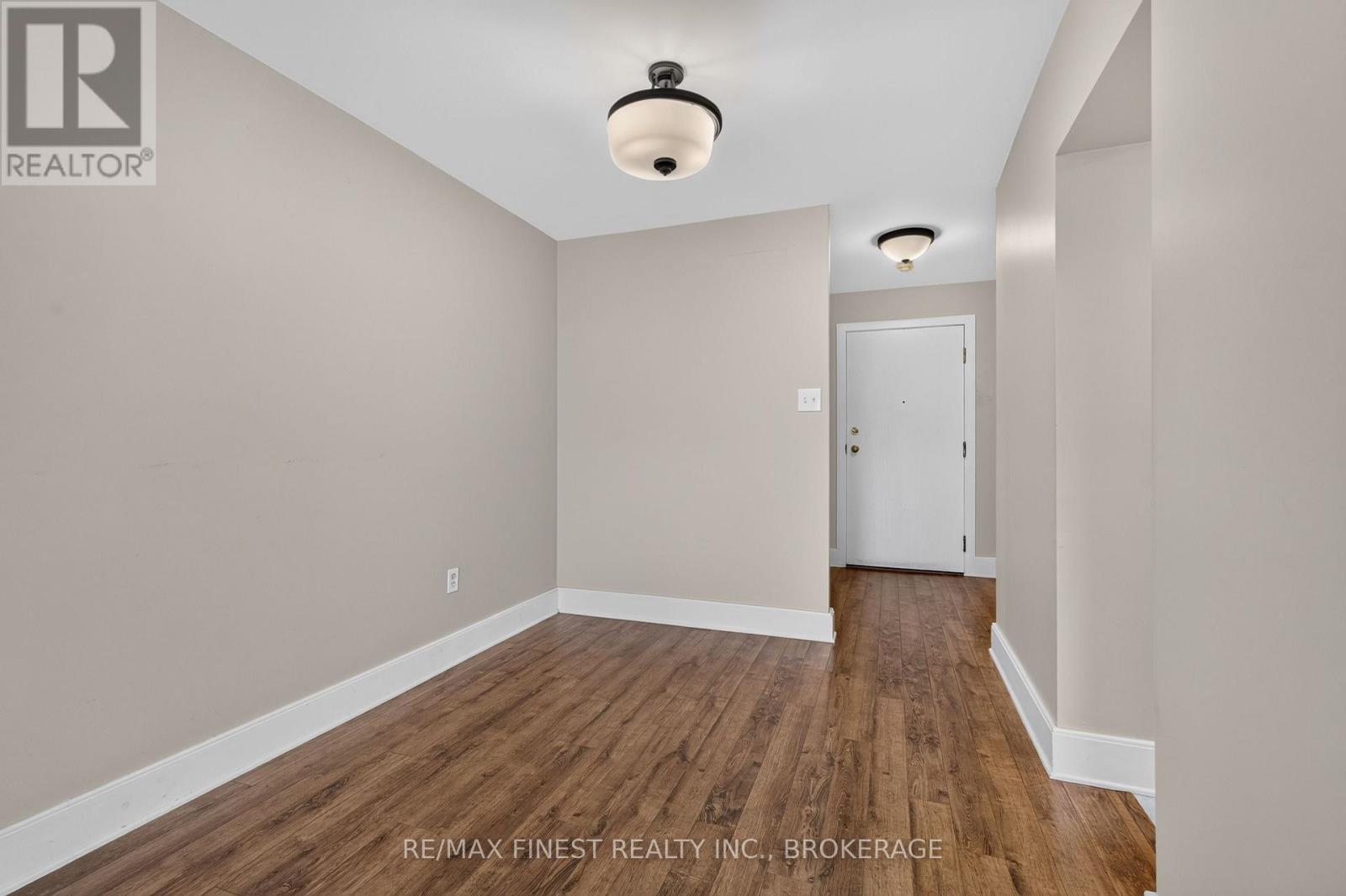 #302 2 BAY STREET - 17