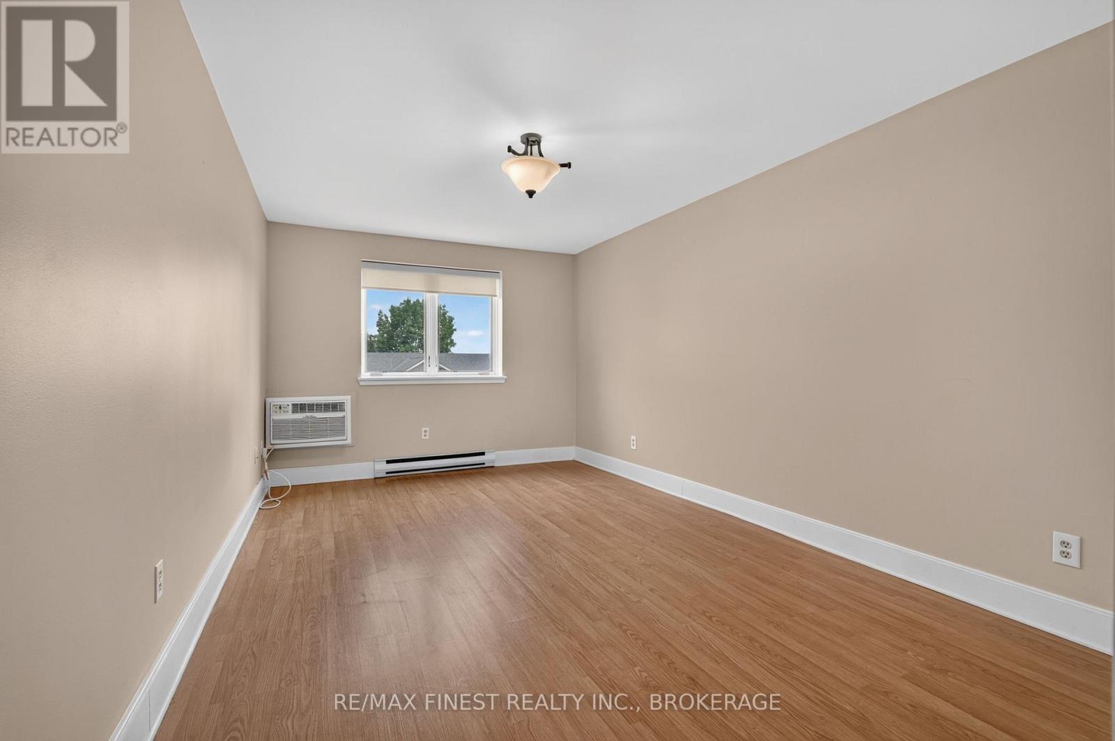 #302 2 BAY STREET - 22
