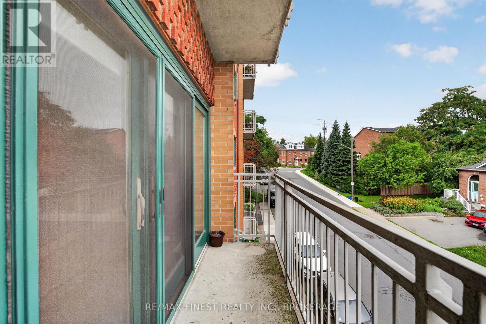 #302 2 BAY STREET - Image 32