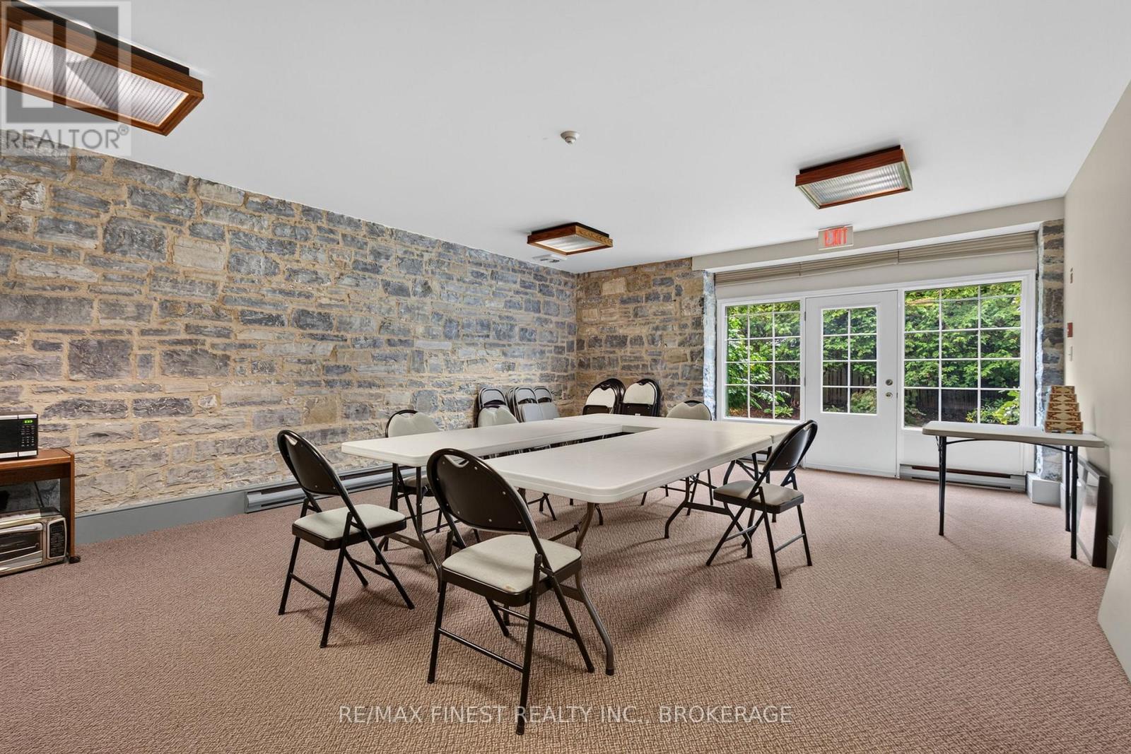 #302 2 BAY STREET - Image 33