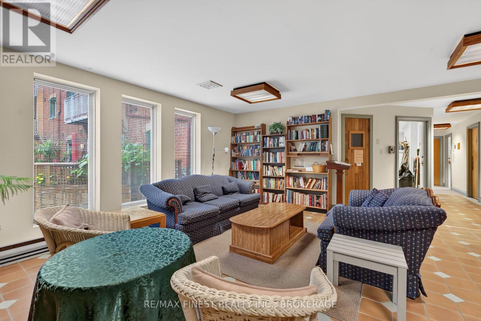 #302 2 BAY STREET - Image 34