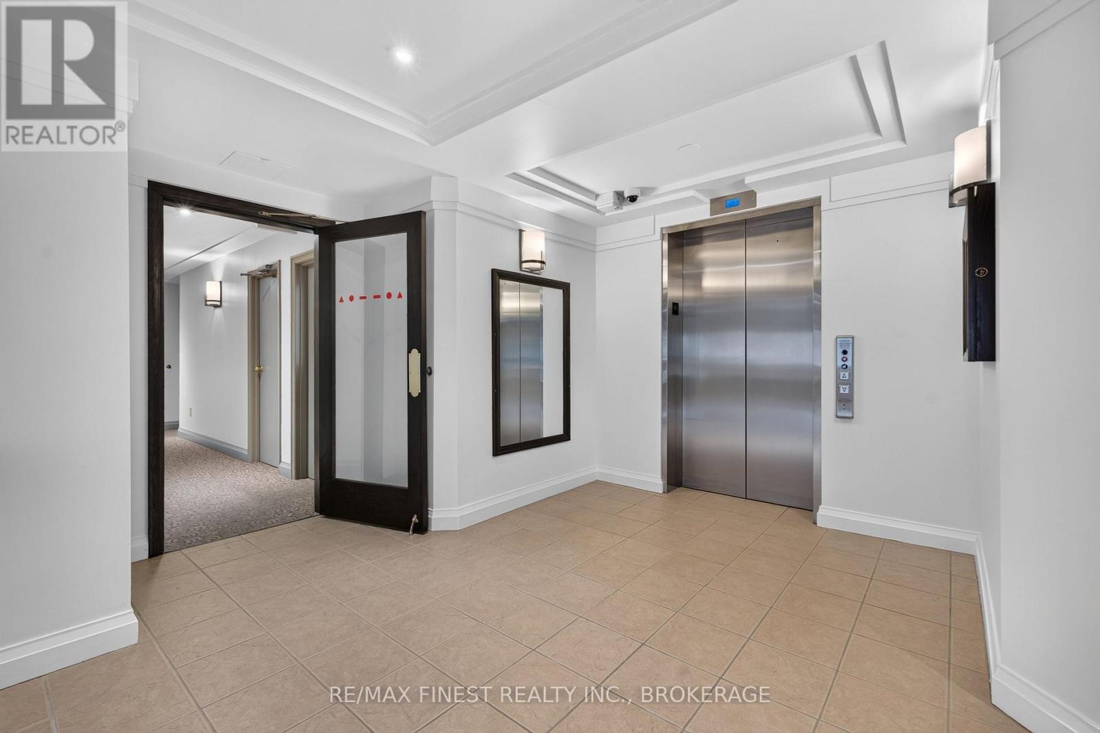 #302 2 BAY STREET - 5