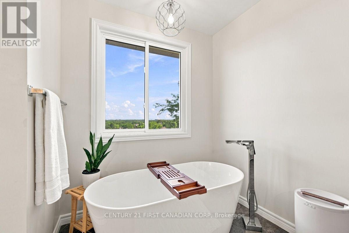 199 SOMERSET CRESCENT - Image 33