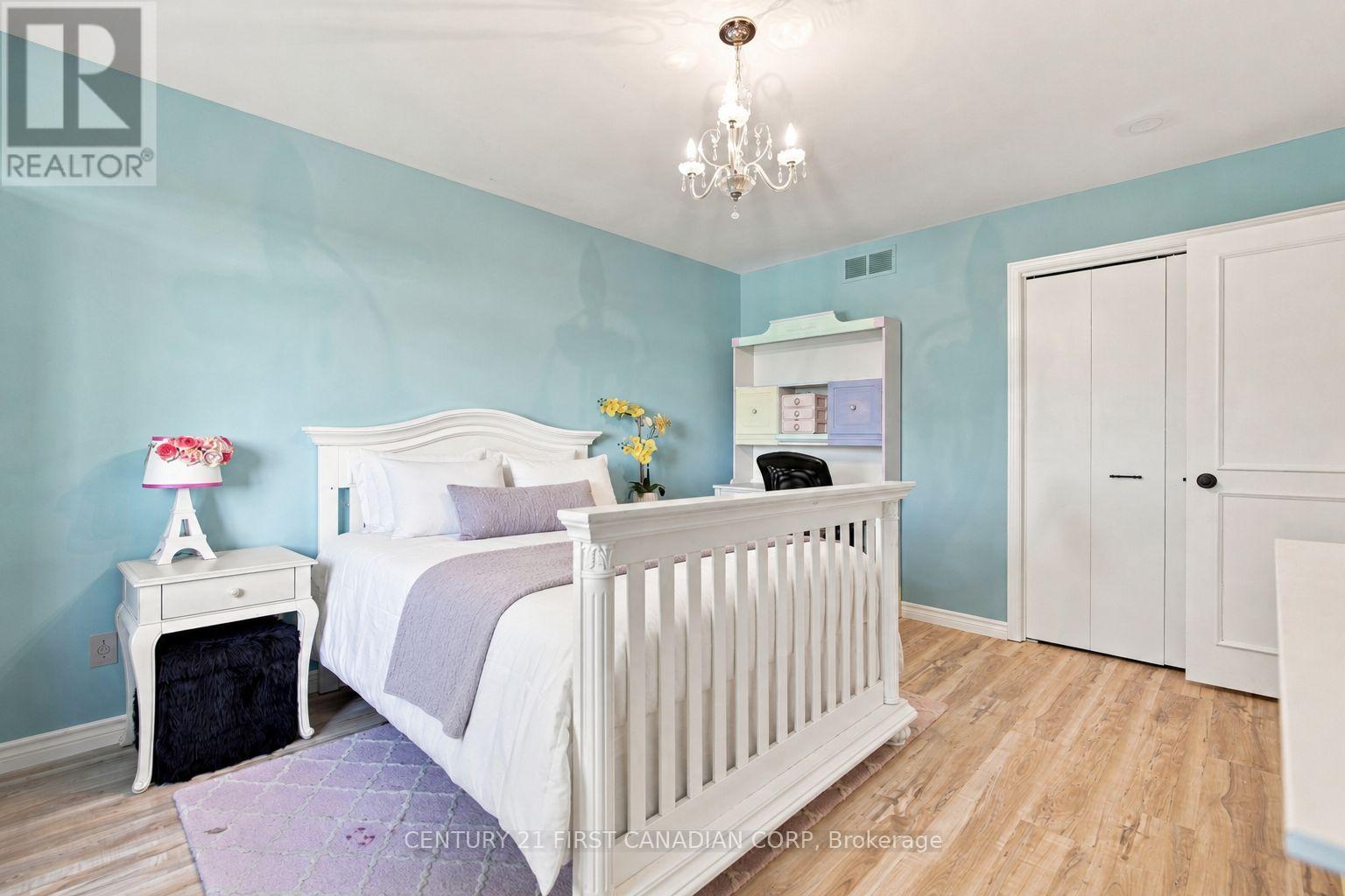 199 SOMERSET CRESCENT - Image 37