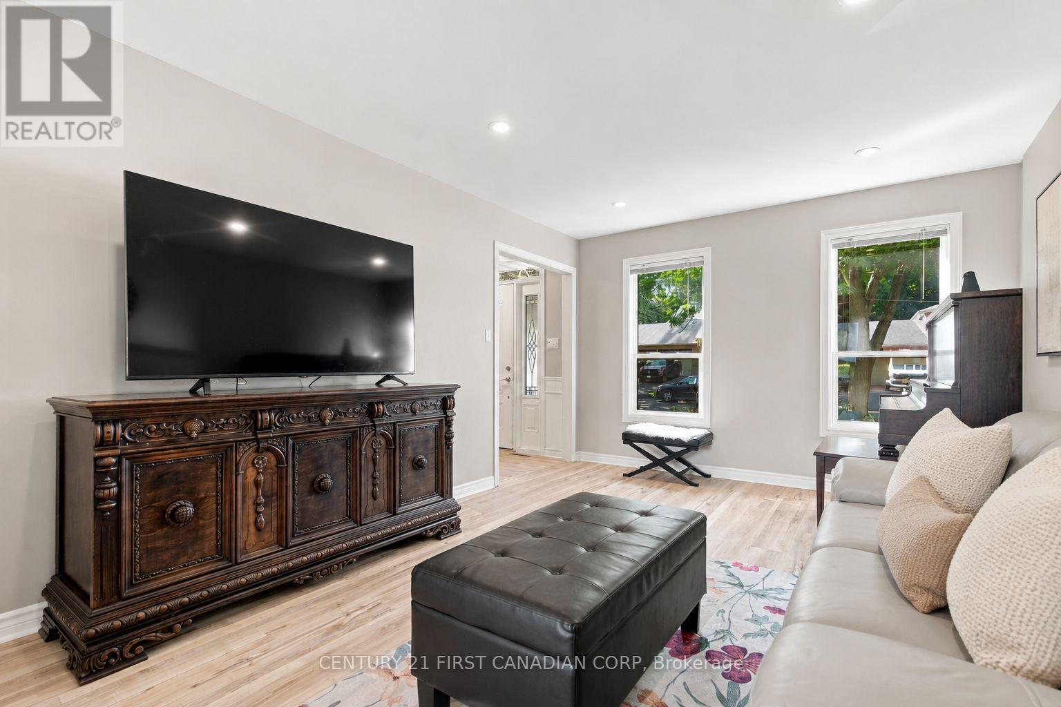 199 SOMERSET CRESCENT - Image 9
