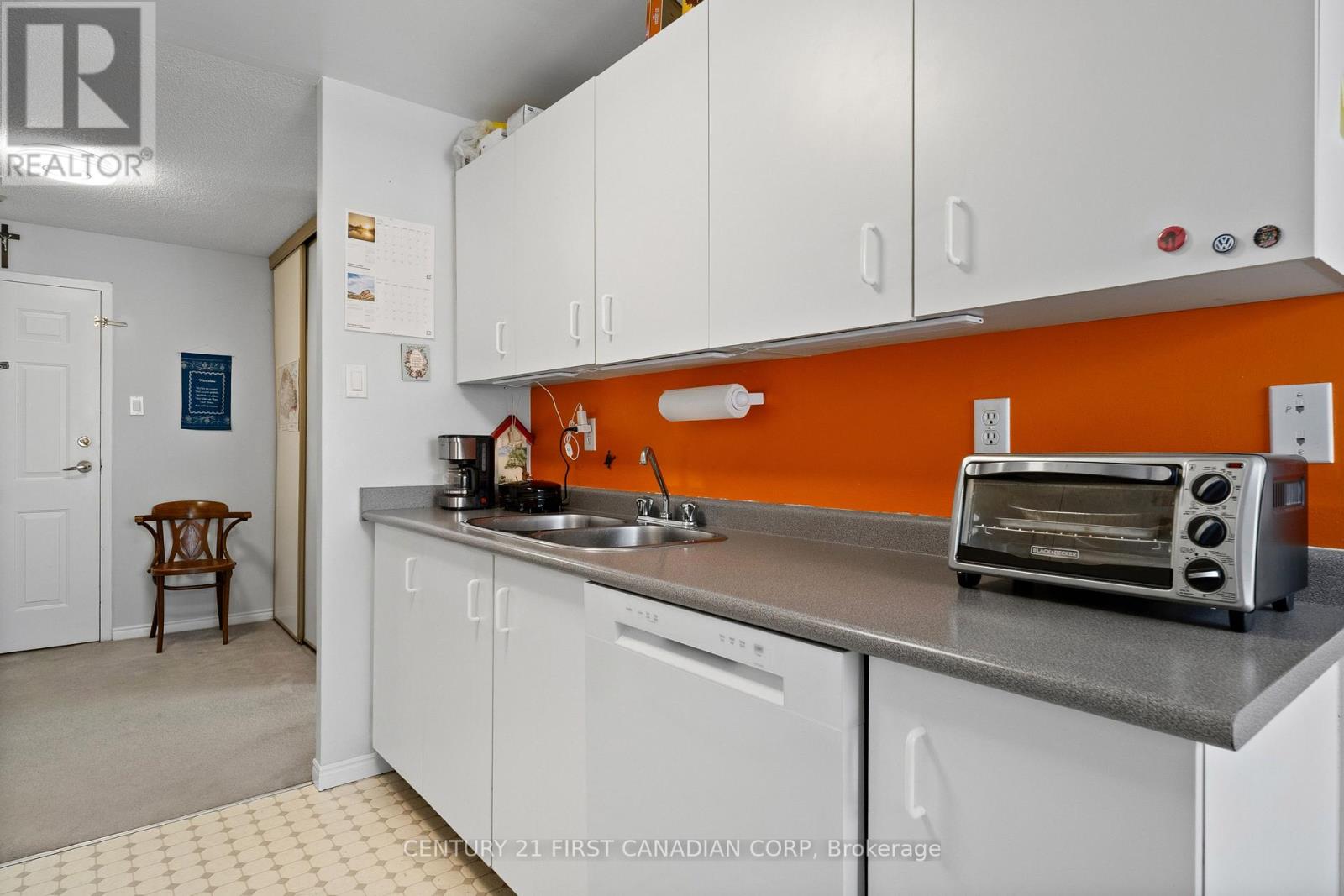 #608 77 BASELINE ROAD W - Image 12