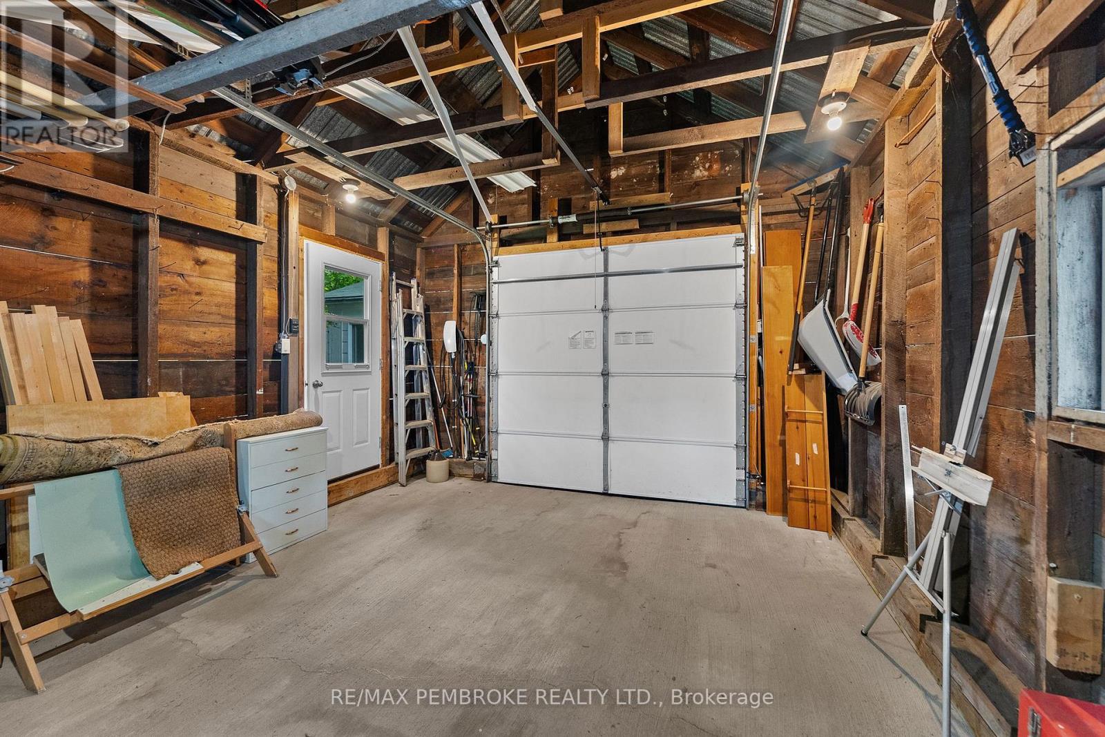348 ESTHER STREET - 33