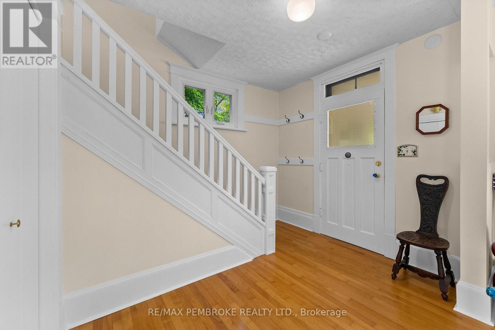 348 ESTHER STREET - 5