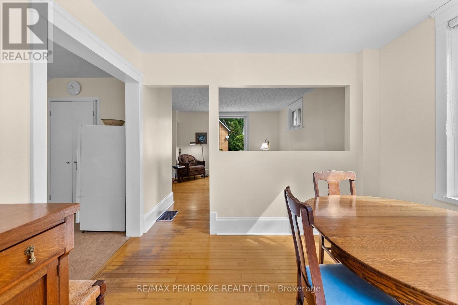 348 ESTHER STREET - 9