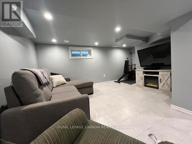93 WINDEMERE AVENUE N - 18