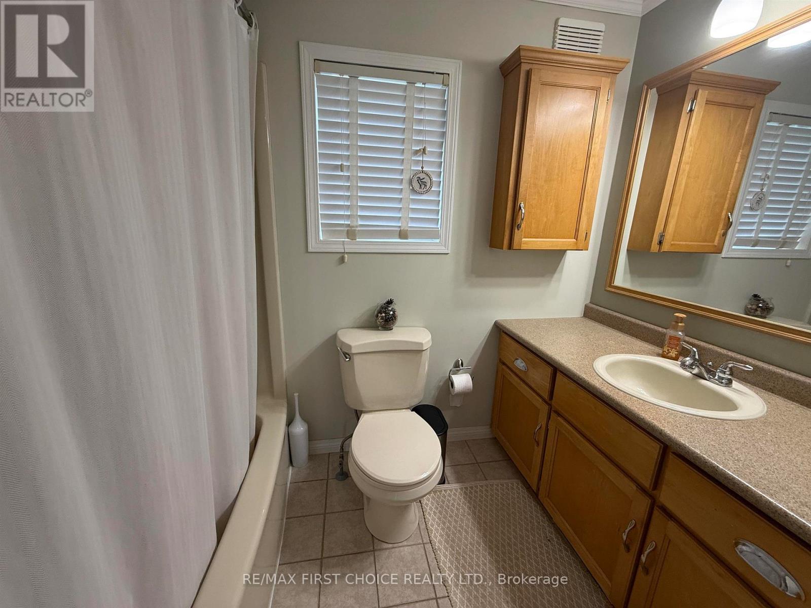144 LAKESHORE DRIVE - Image 12