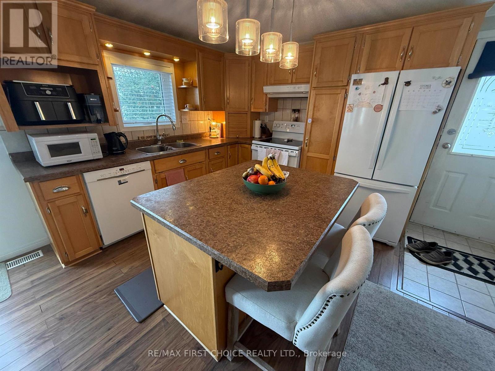 144 LAKESHORE DRIVE - Image 7