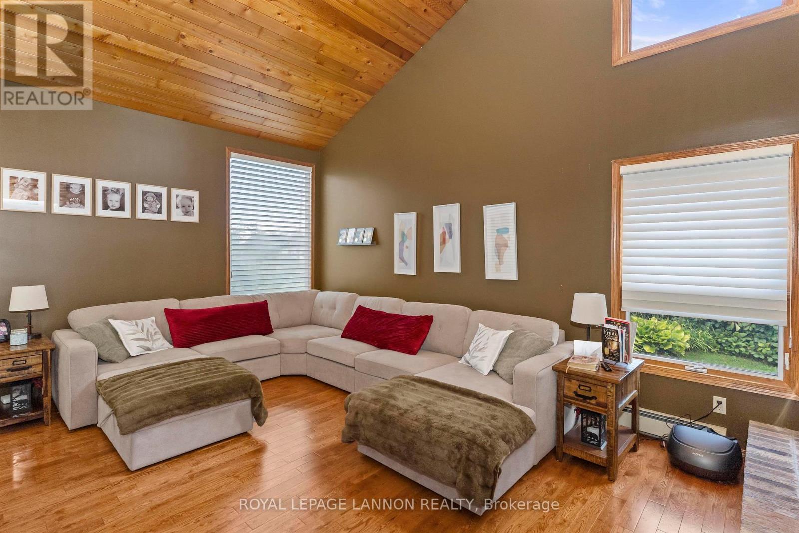 1702 GLENWOOD CRESCENT - 3