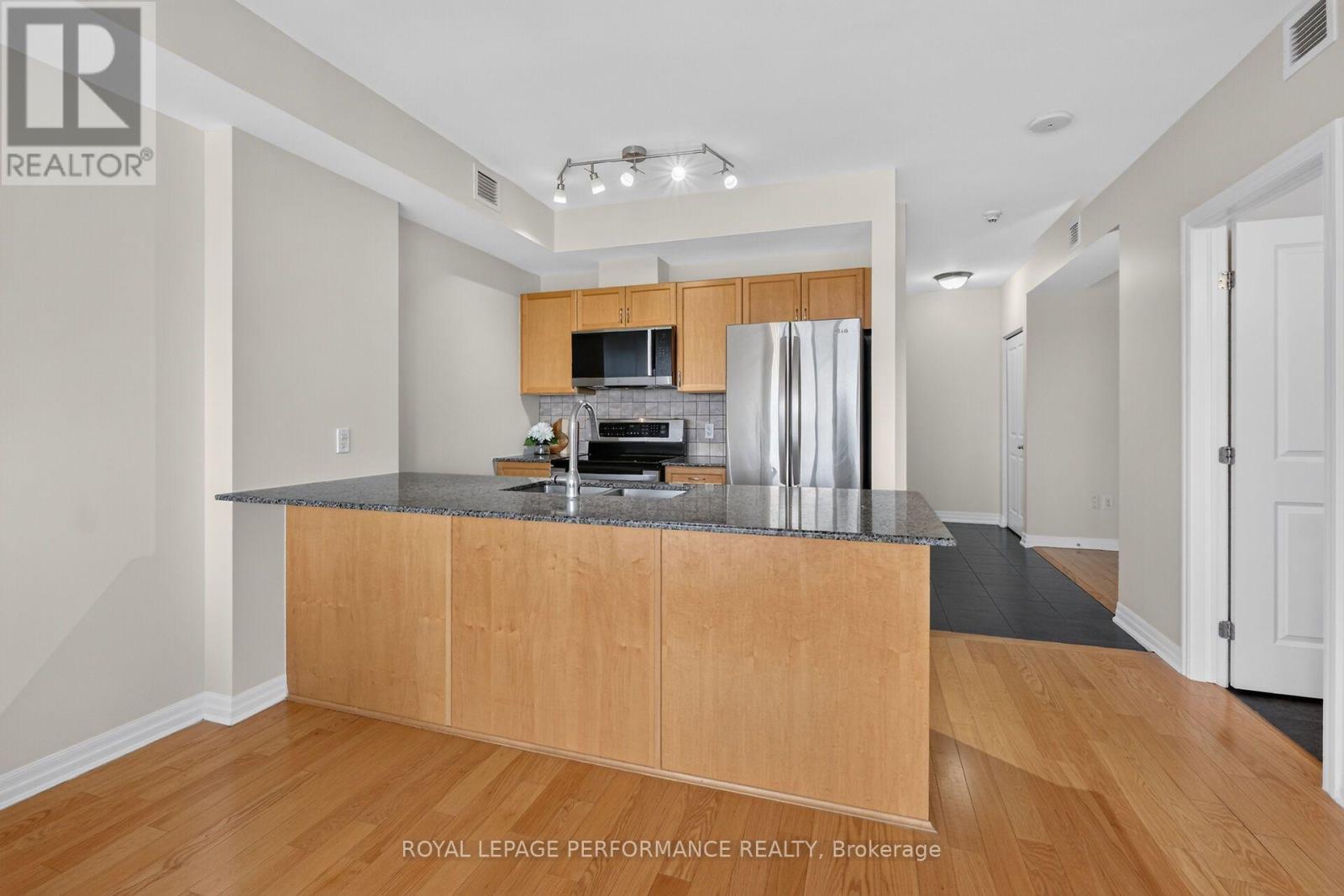 1606 - 90 Landry Street
