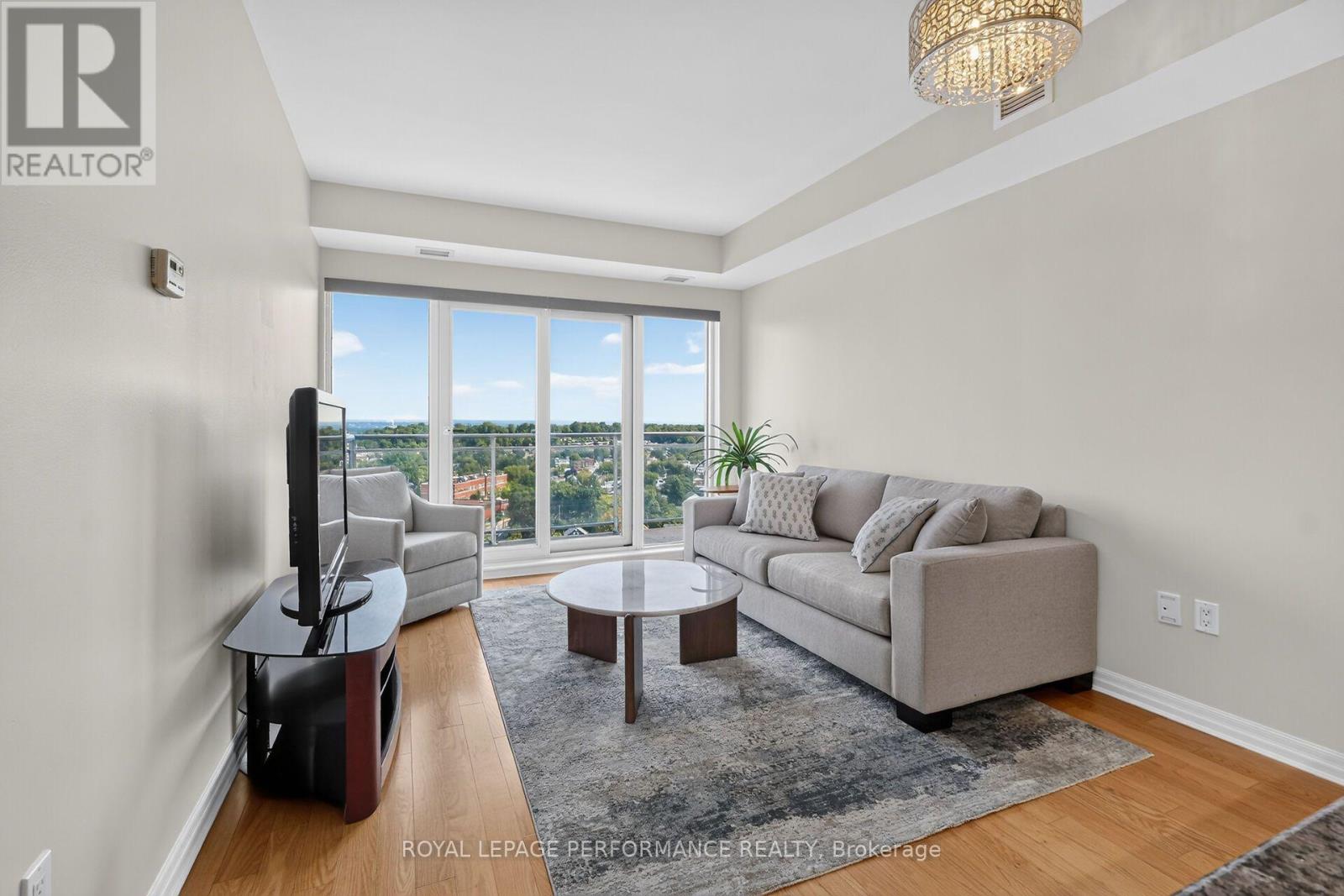 1606 - 90 Landry Street