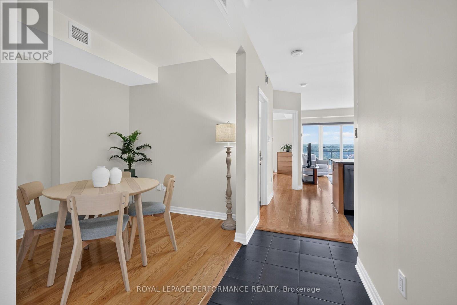 1606 - 90 Landry Street